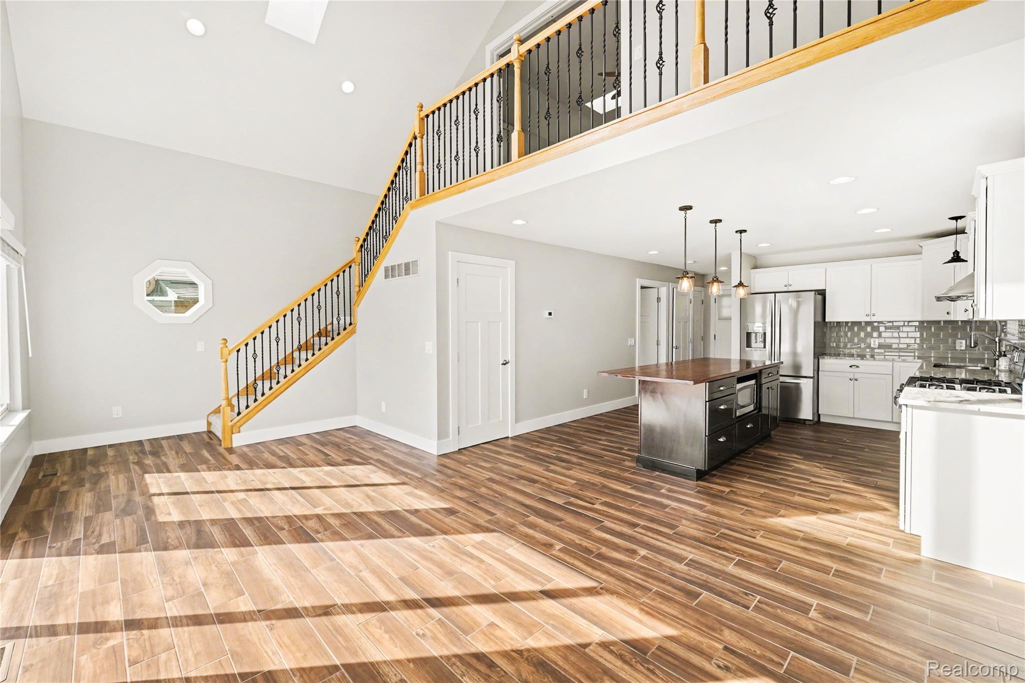 10280 Lakeside Drive