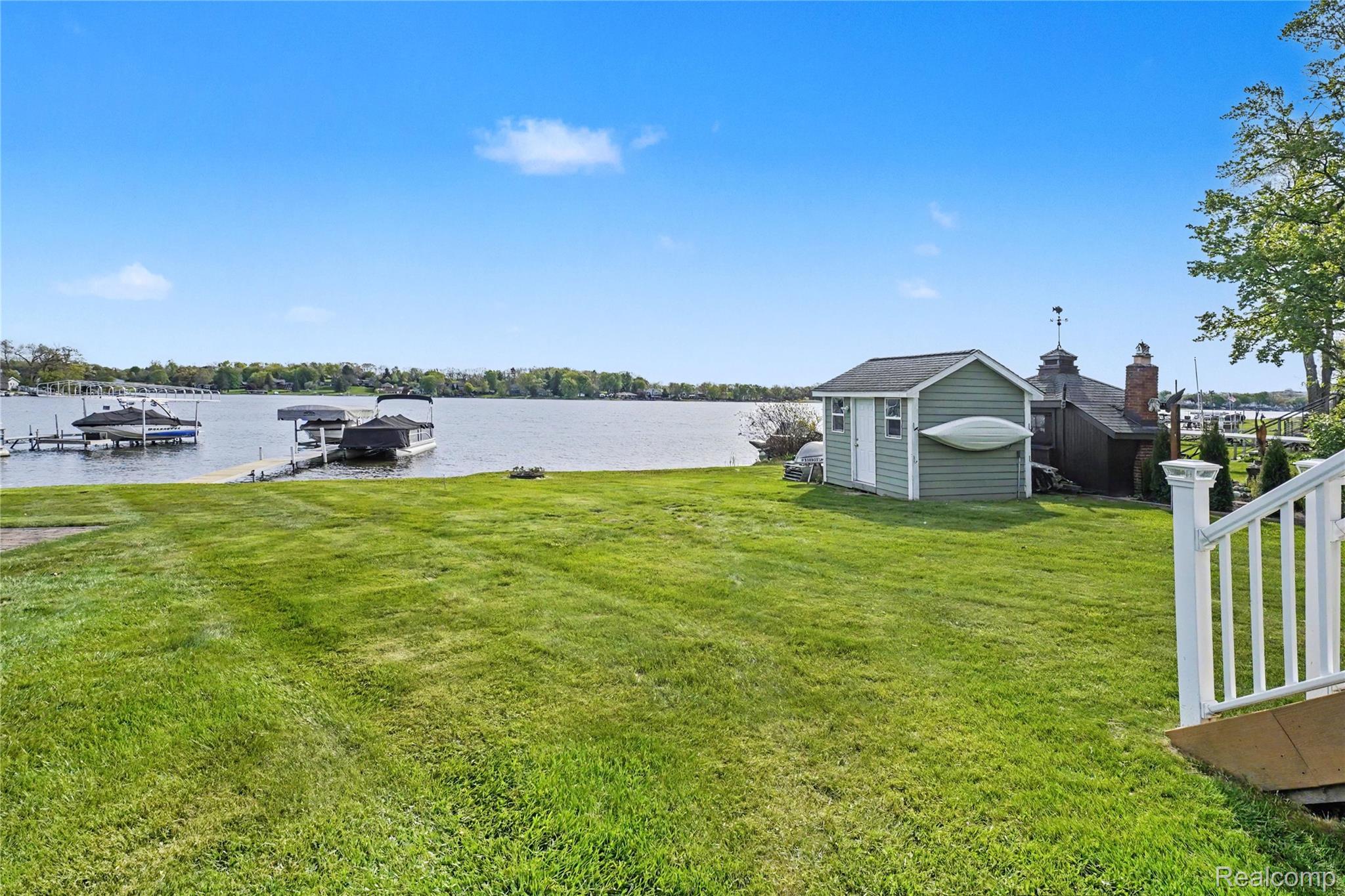 10280 Lakeside Drive