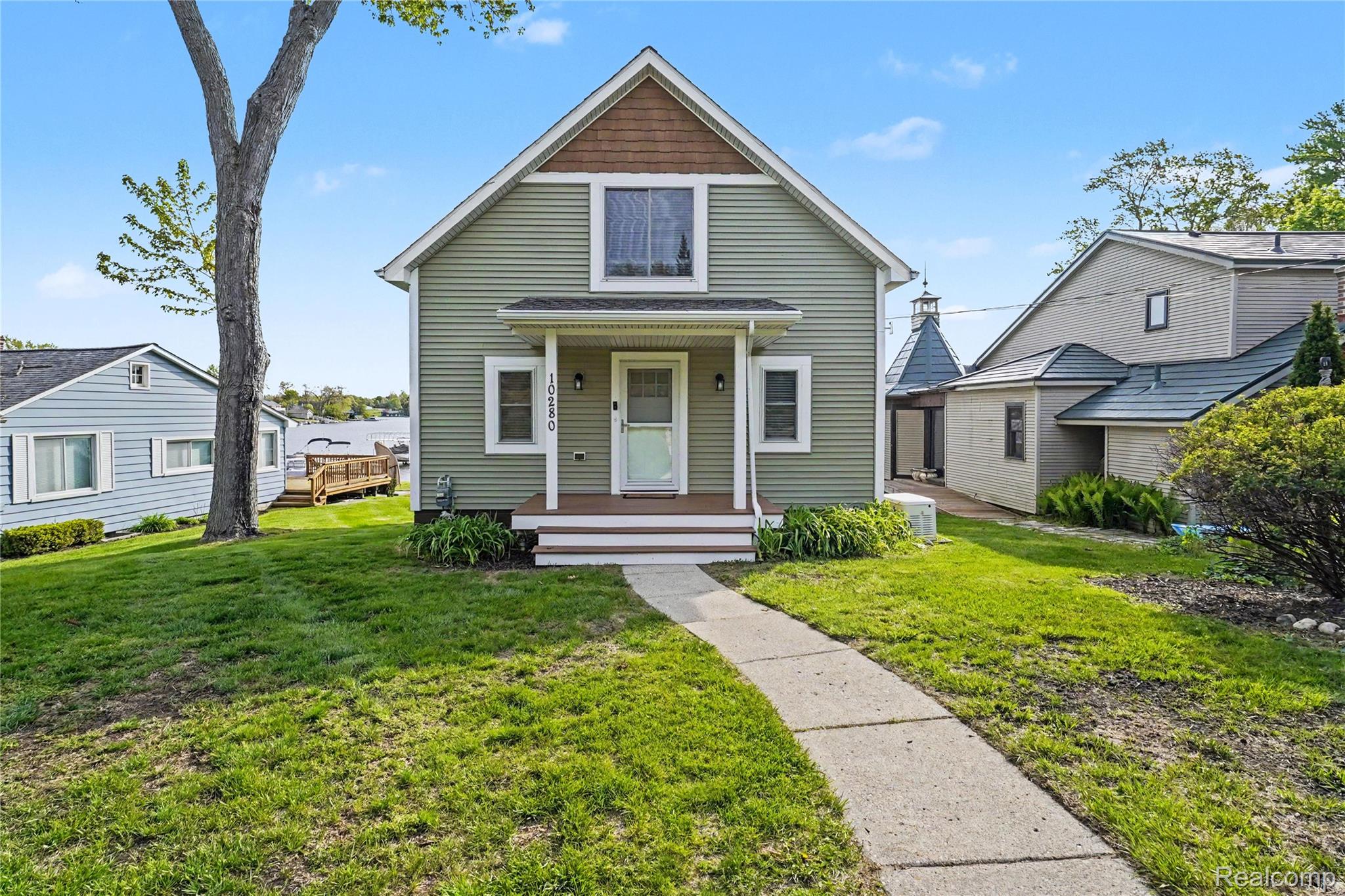 10280 Lakeside Drive
