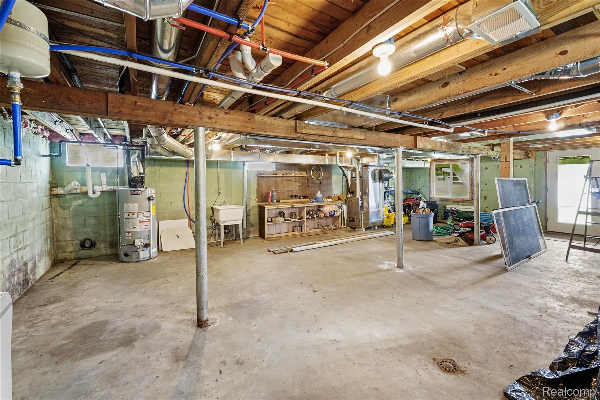 10280 Lakeside Drive