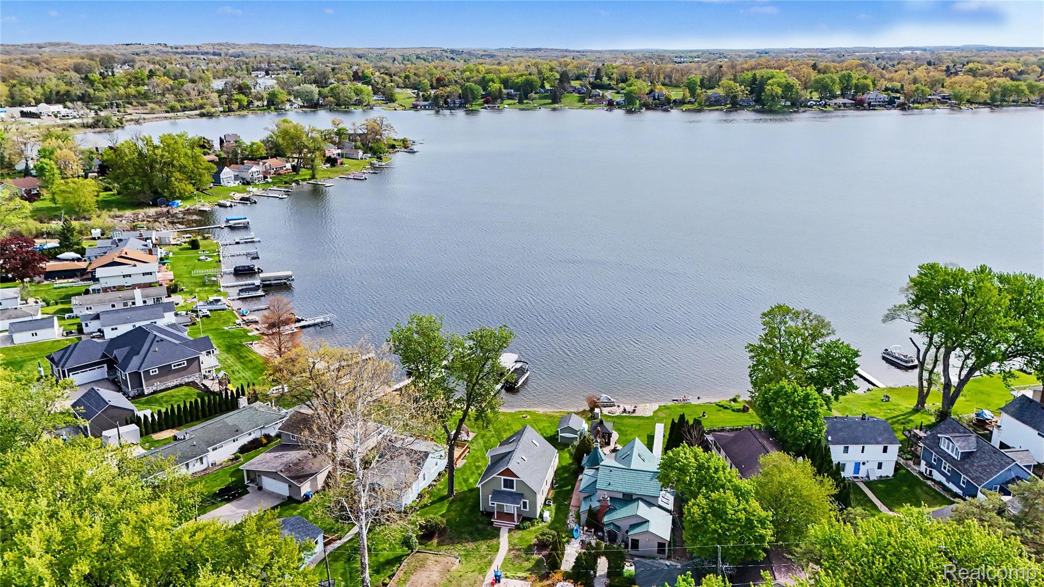 10280 Lakeside Drive