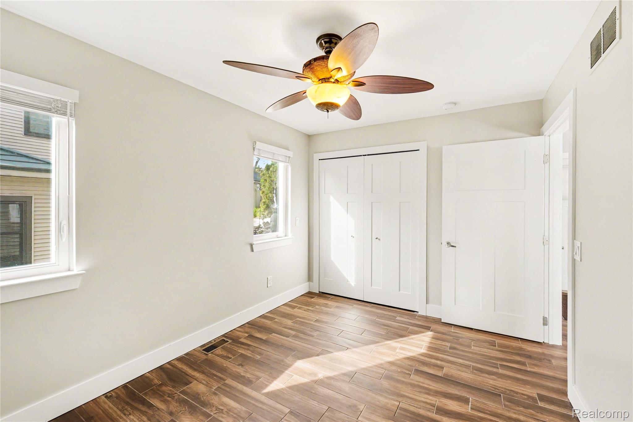 10280 Lakeside Drive