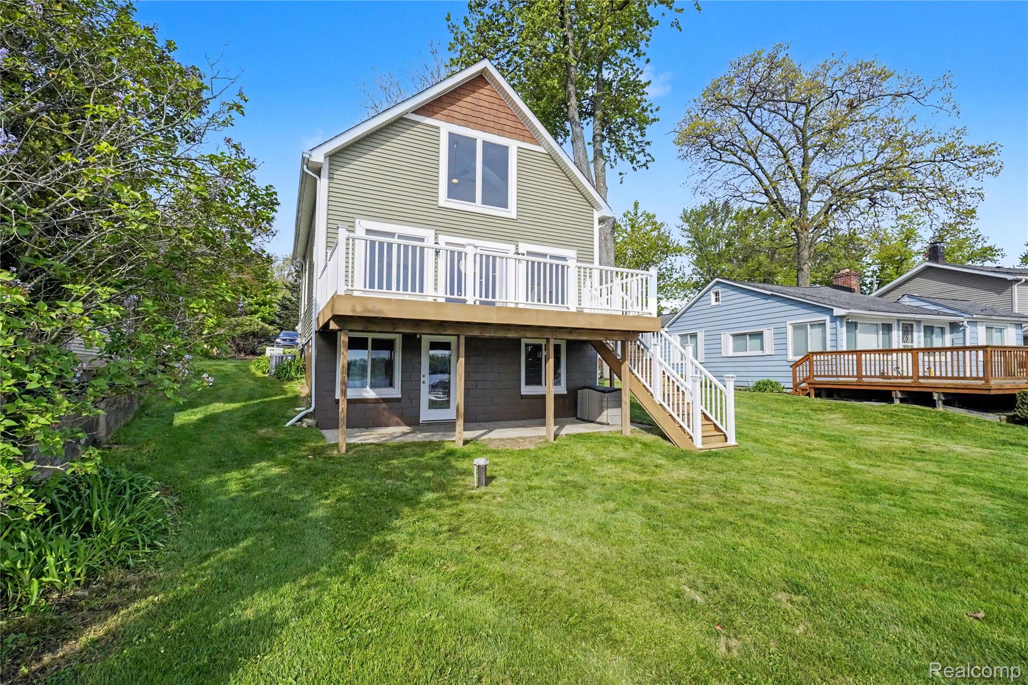 10280 Lakeside Drive