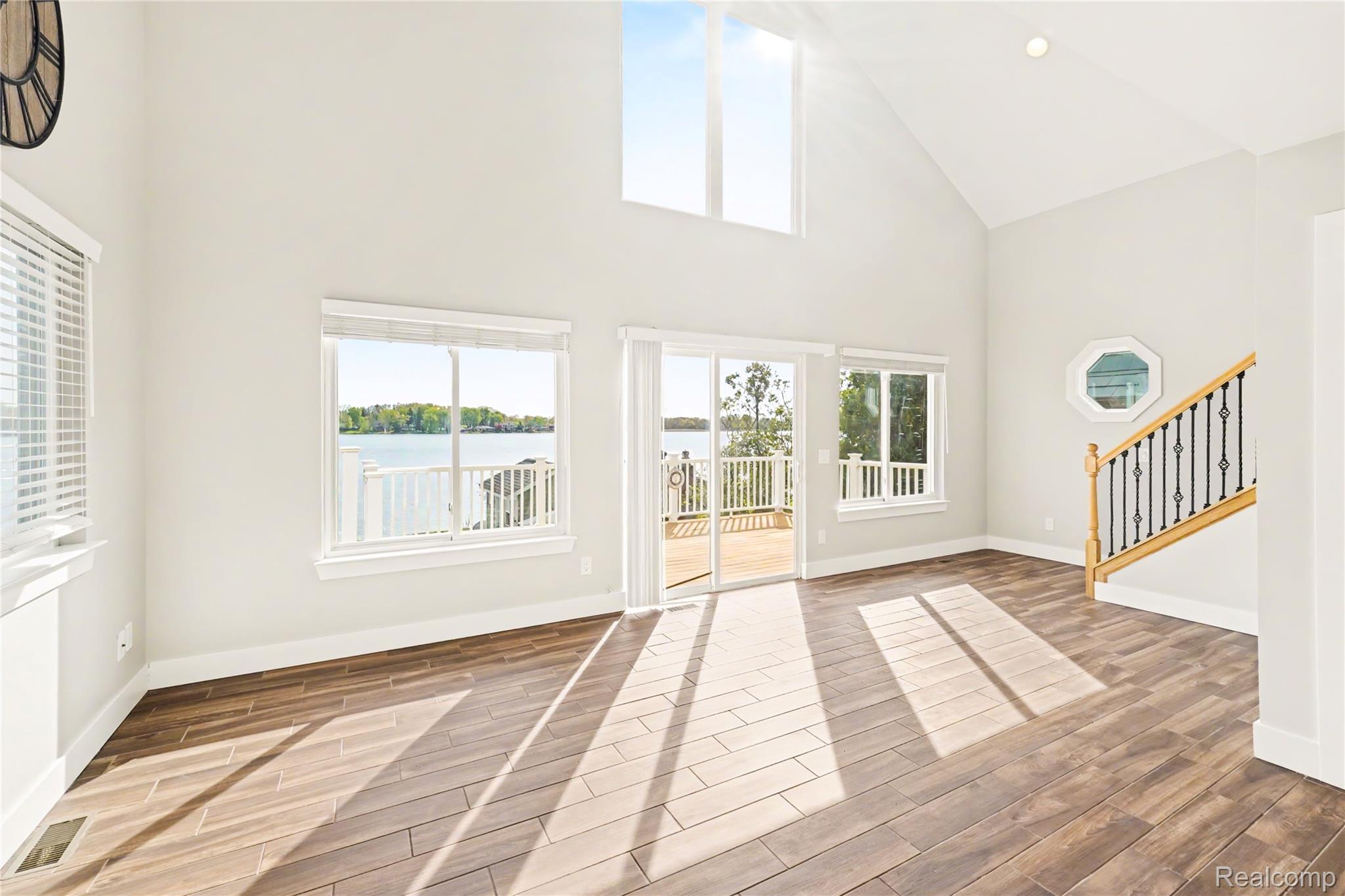10280 Lakeside Drive