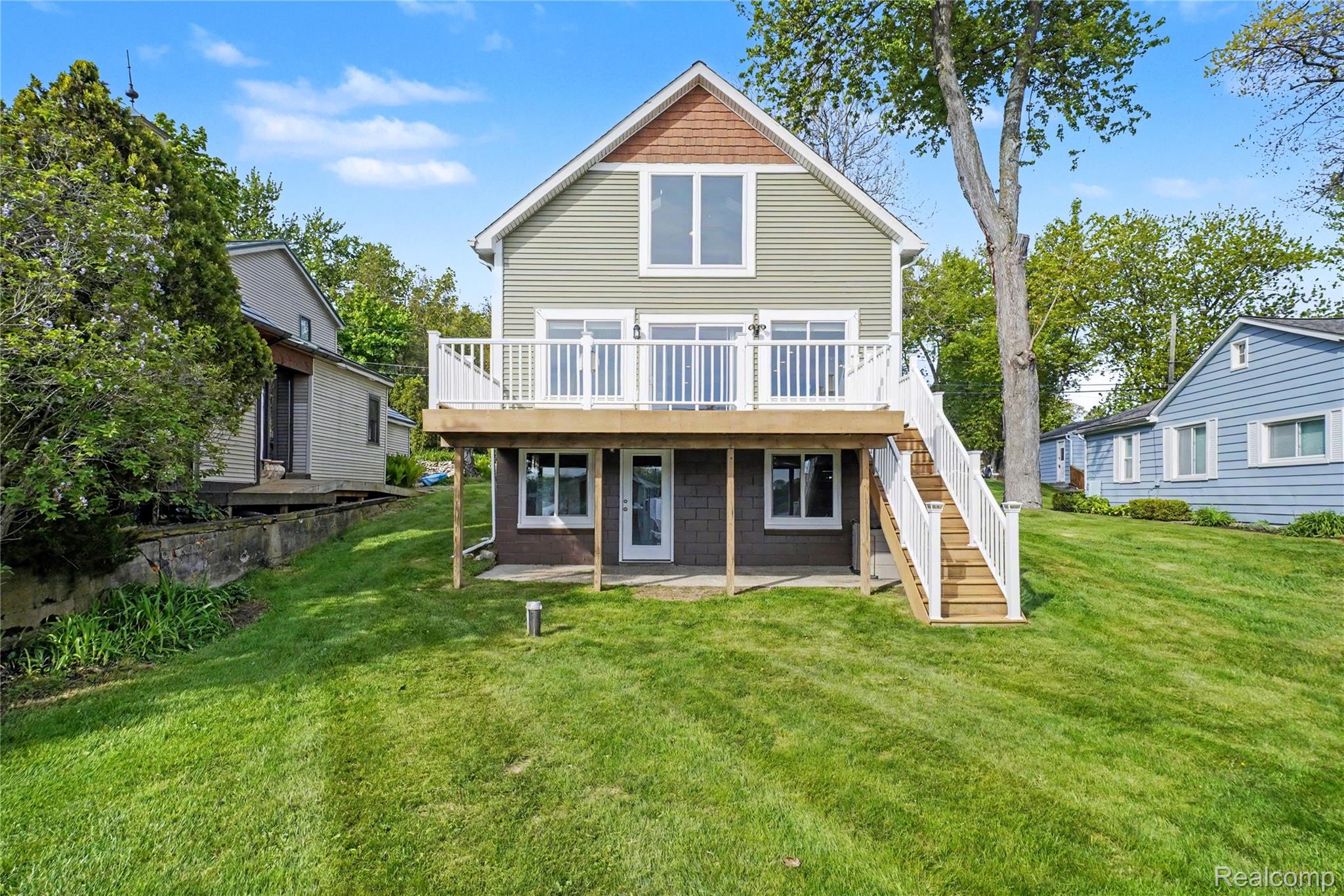10280 Lakeside Drive