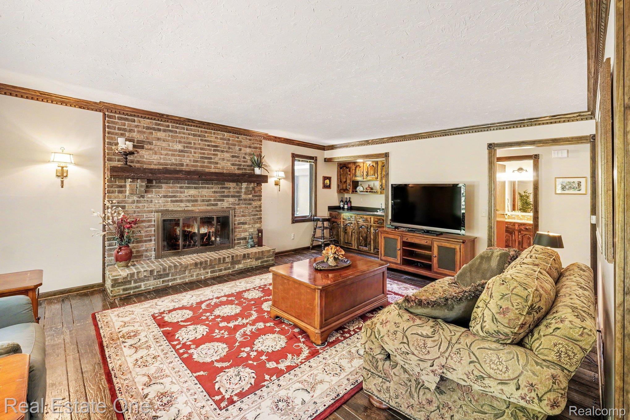 8019 Deerwood Road