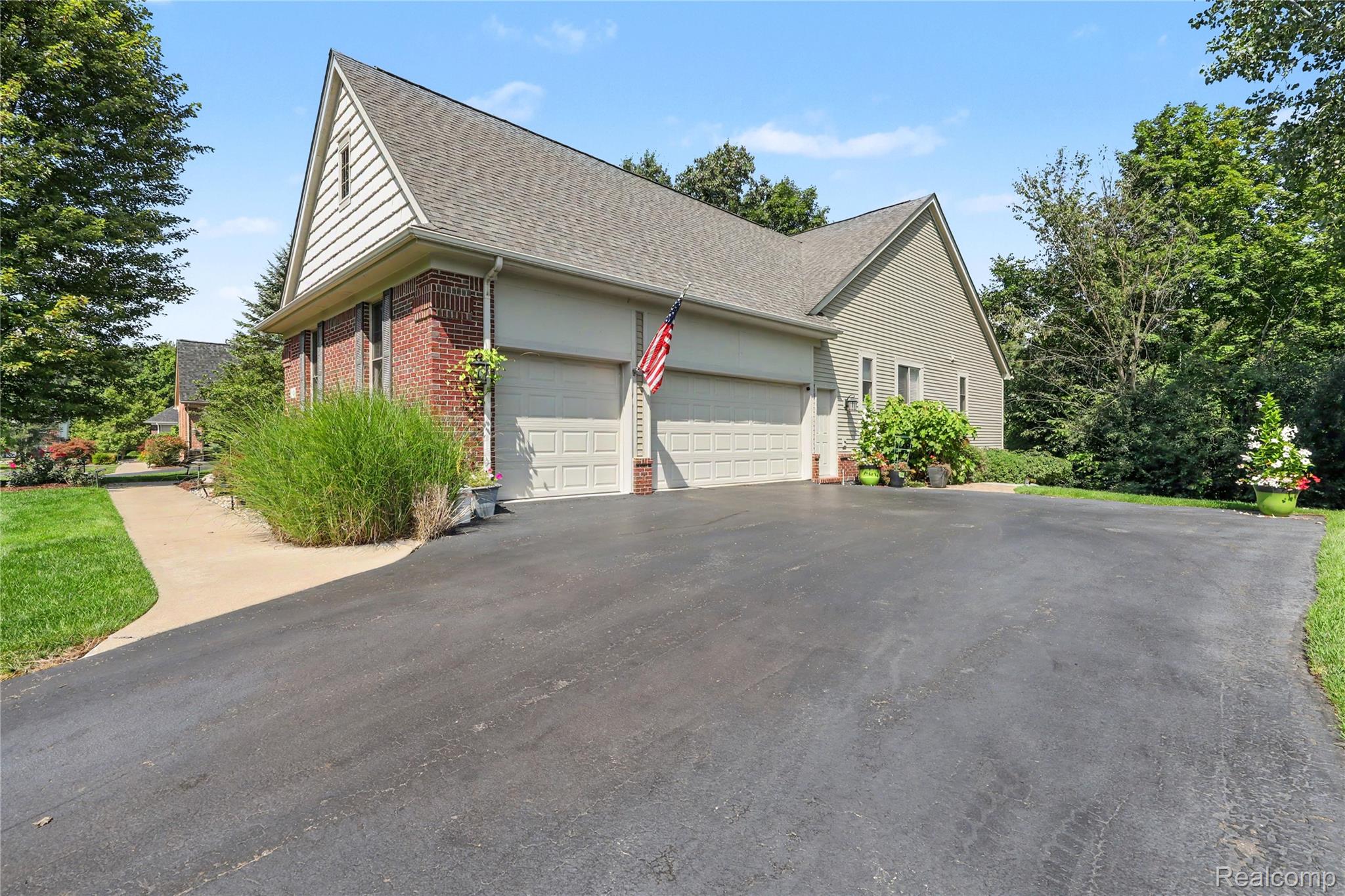 5929 Scott Circle