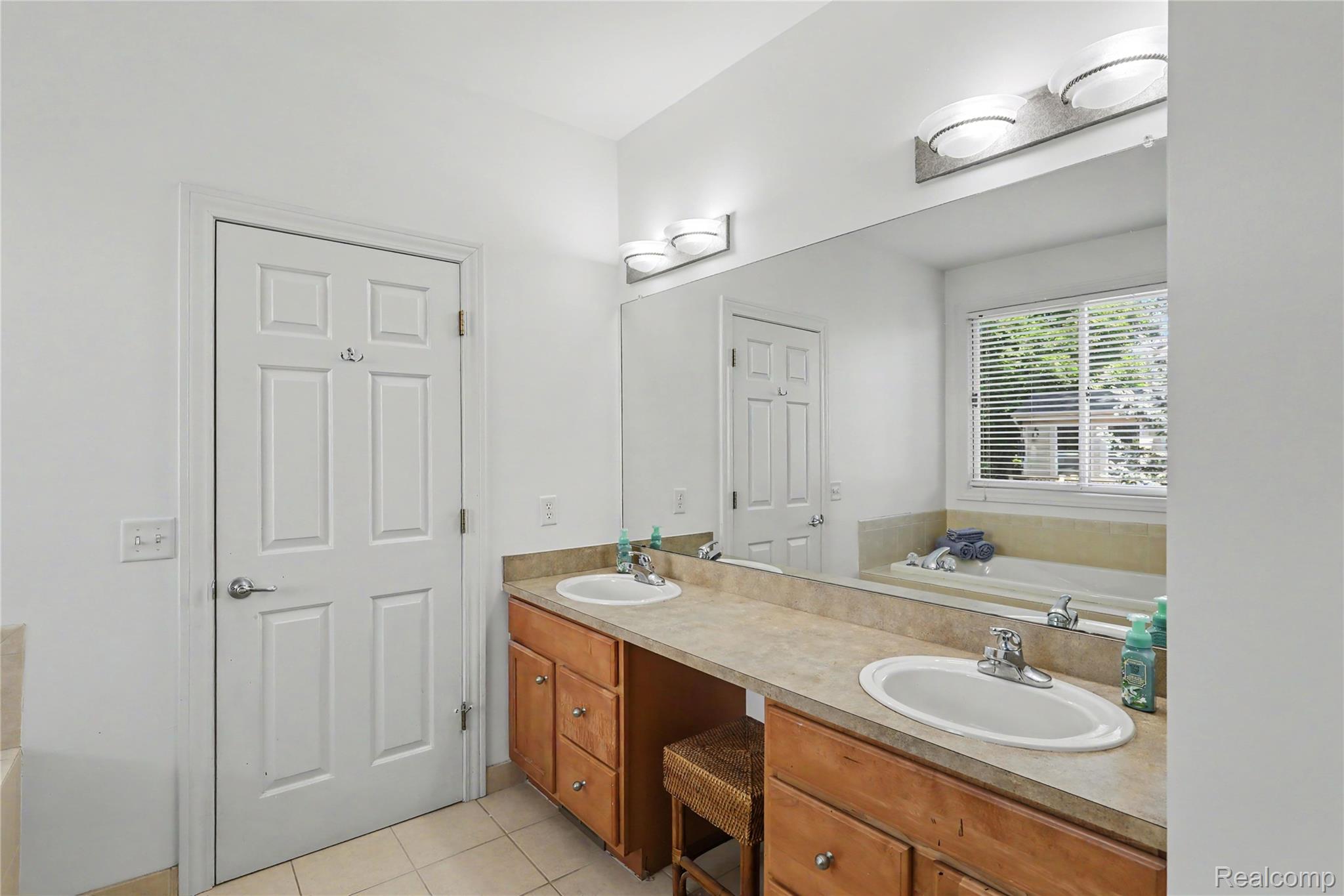 5929 Scott Circle