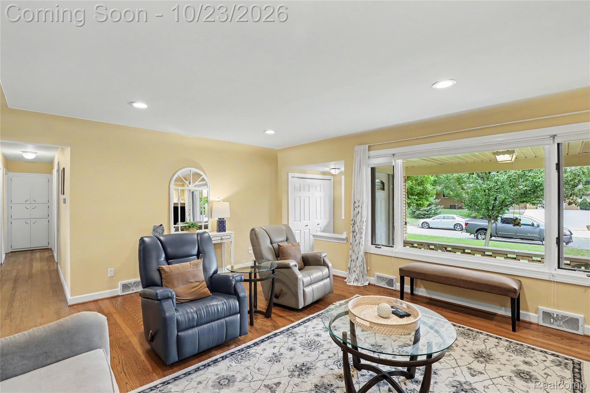 98 Edgelake Drive