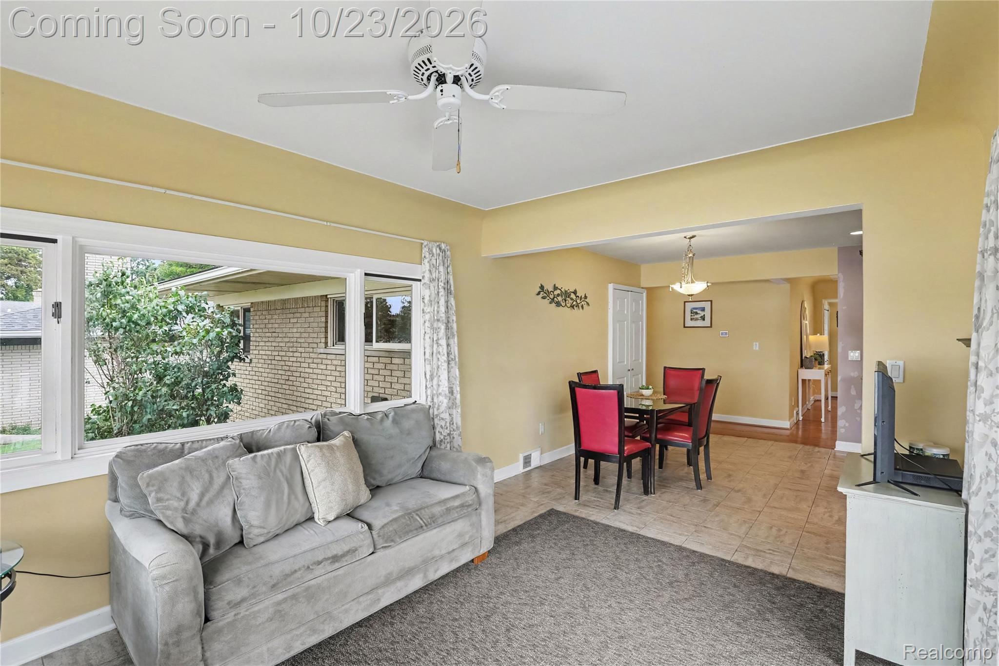 98 Edgelake Drive