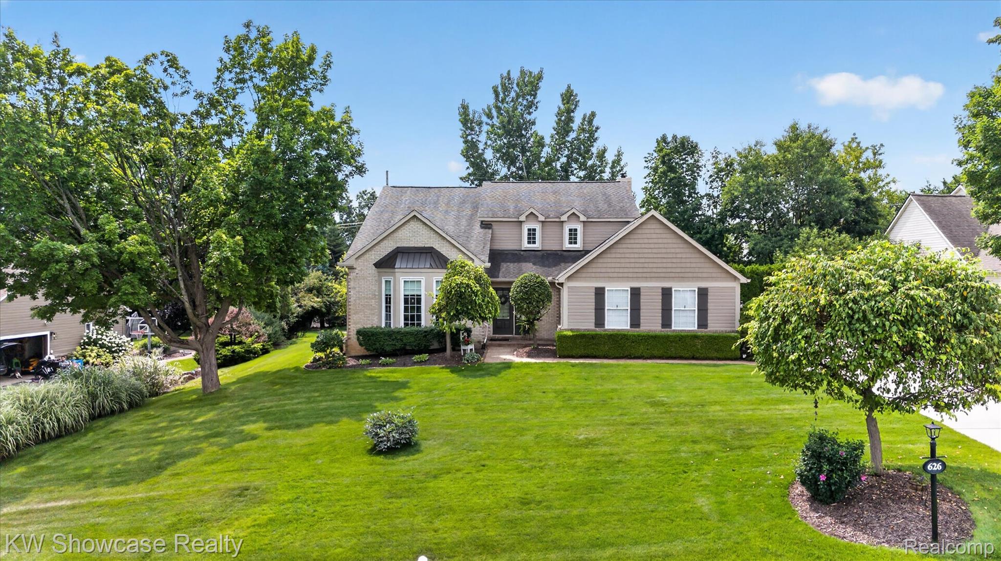 626 River Oaks Drive