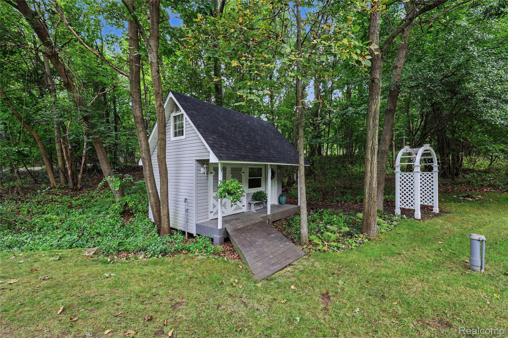 5169 Whipple Lake Road