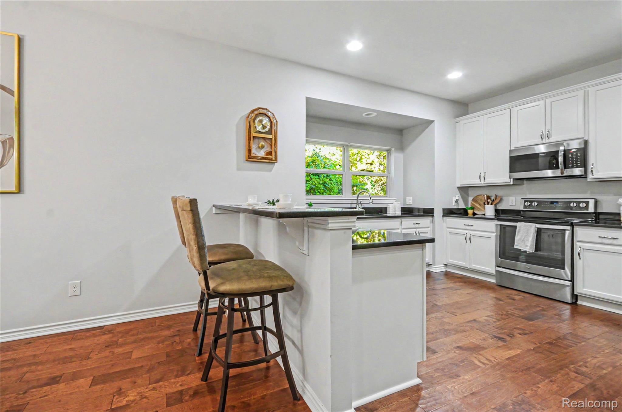 9597 Kingsway CIR