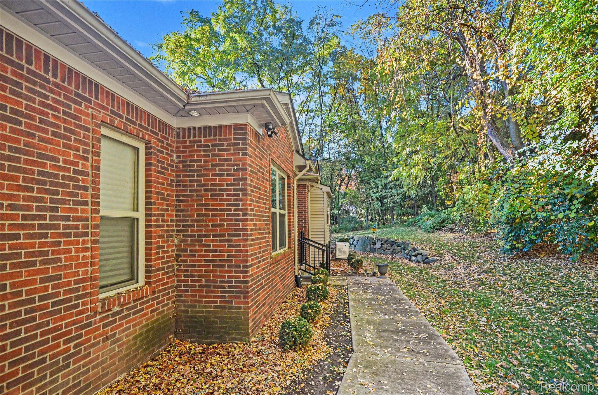 9597 Kingsway CIR