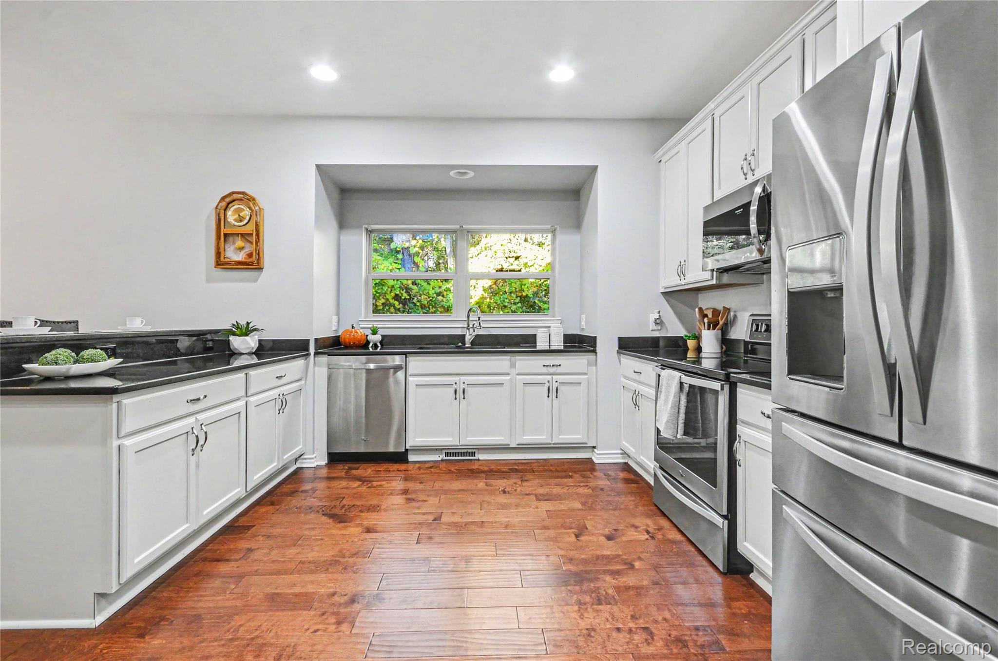9597 Kingsway CIR