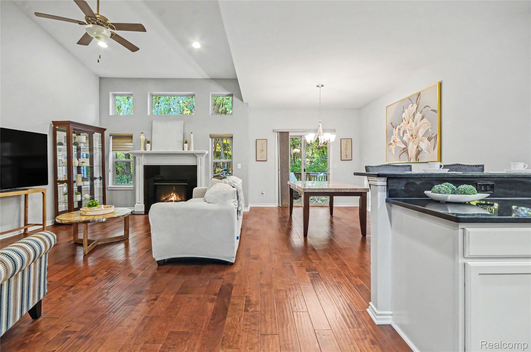 9597 Kingsway CIR