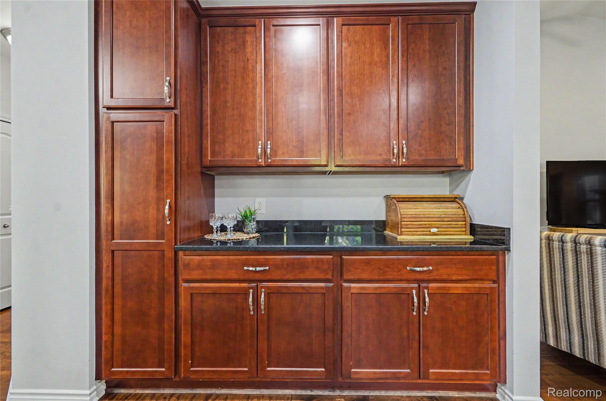 9597 Kingsway CIR