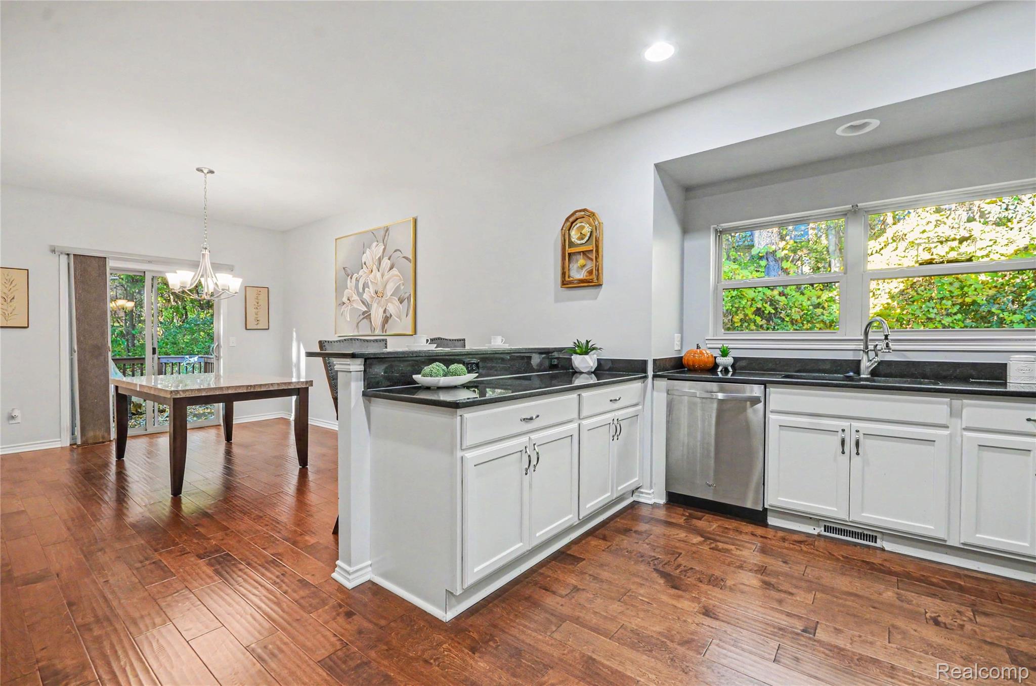 9597 Kingsway CIR
