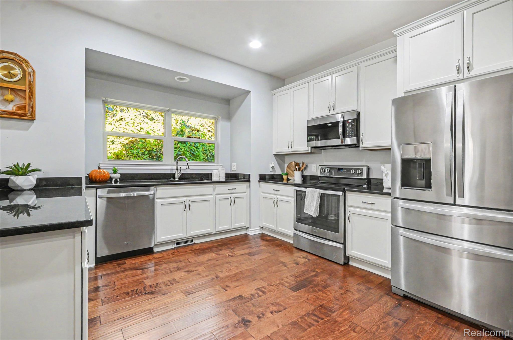 9597 Kingsway CIR