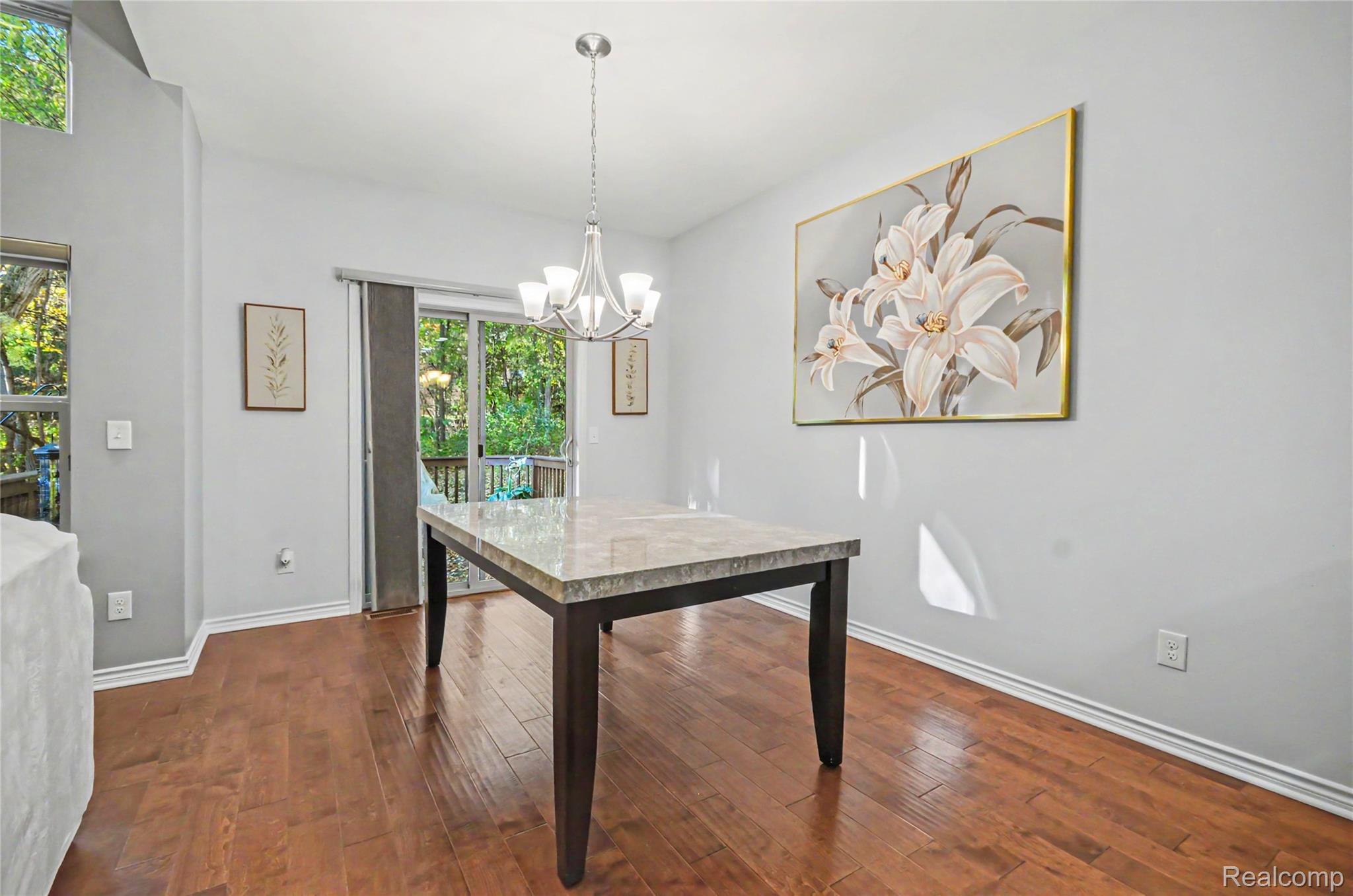 9597 Kingsway CIR