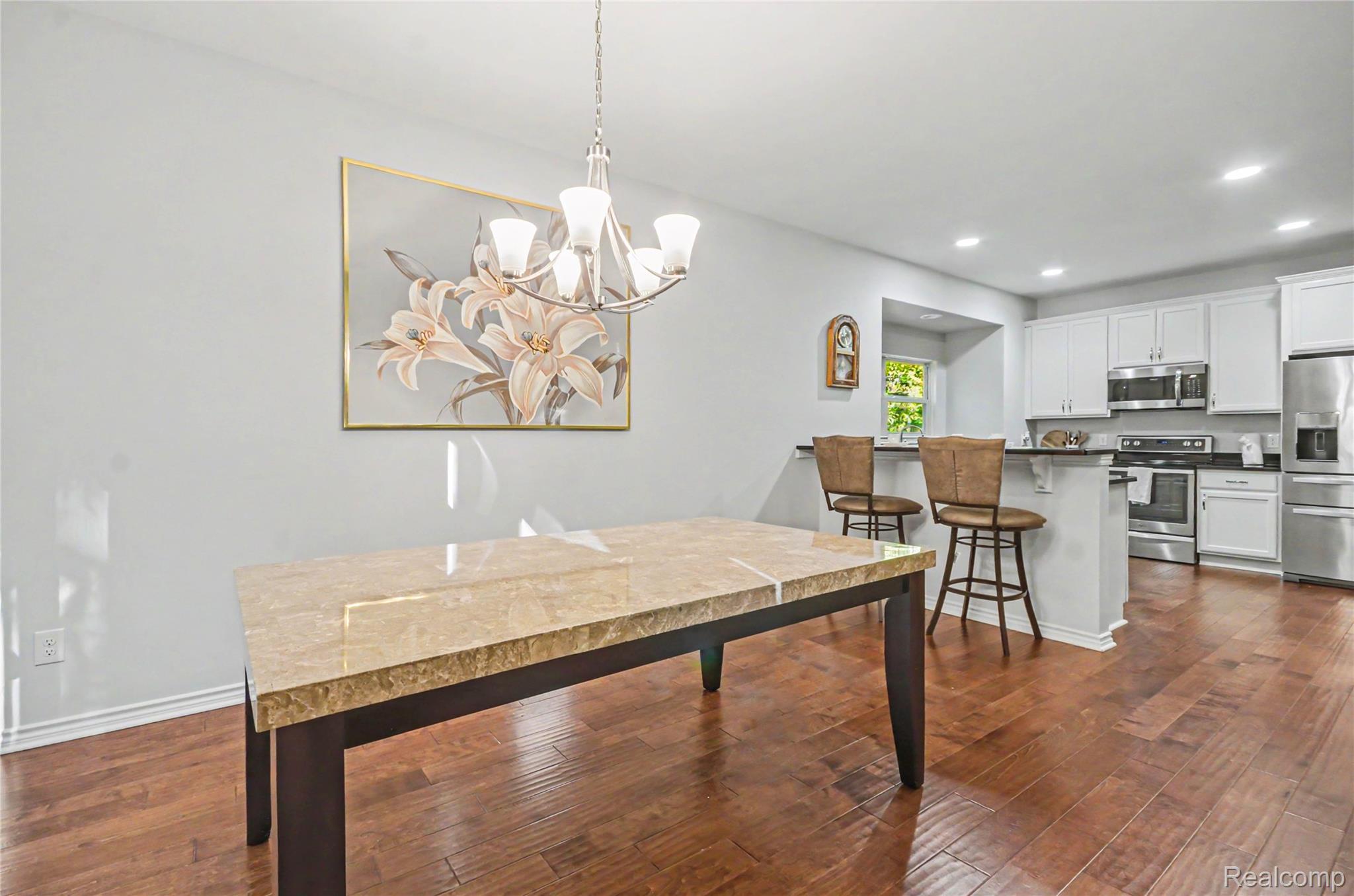 9597 Kingsway CIR