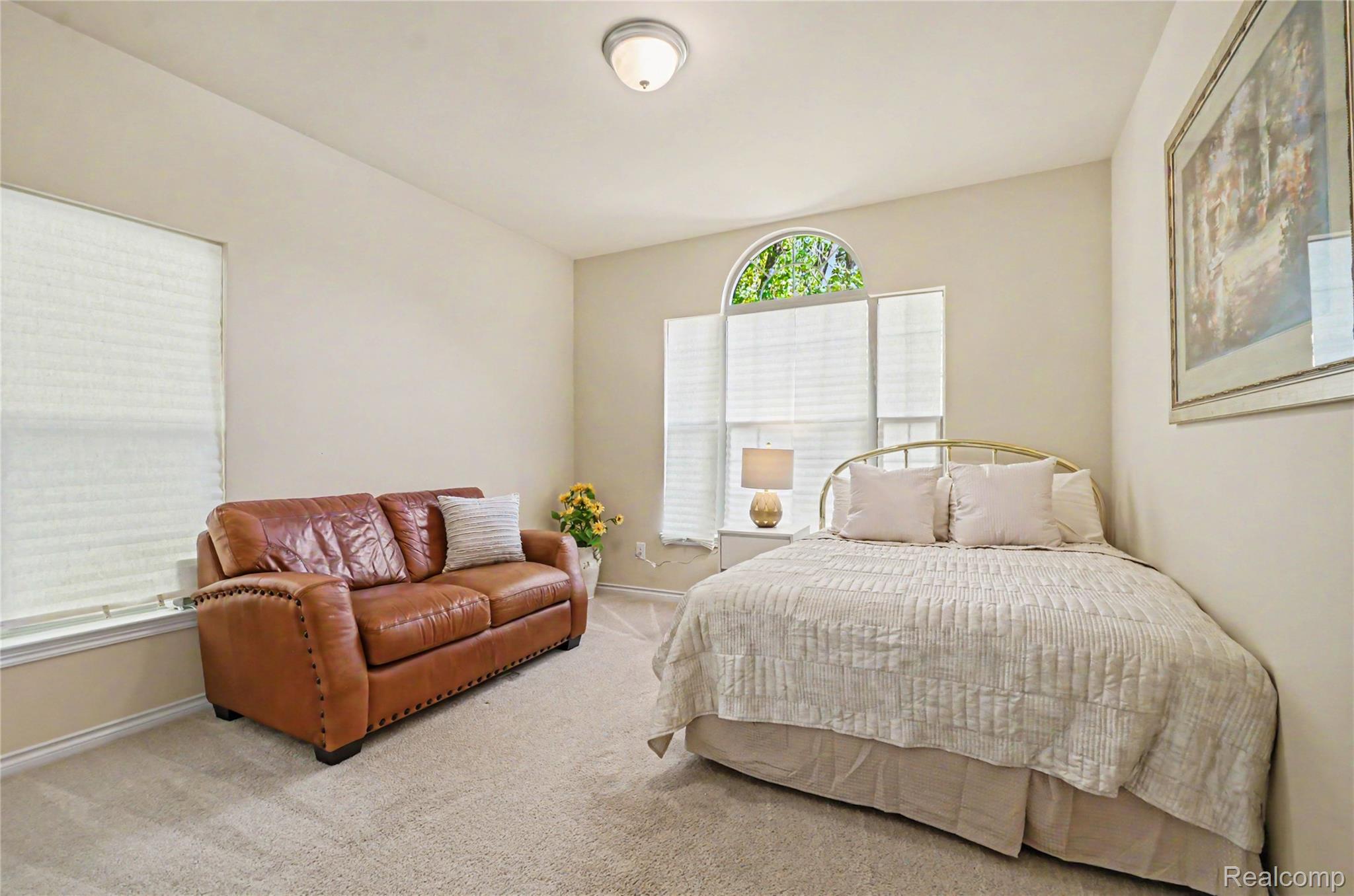 9597 Kingsway CIR