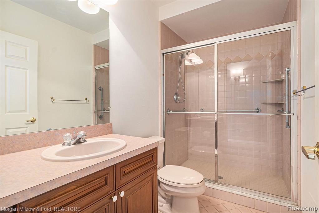5636 Golf Pointe Drive