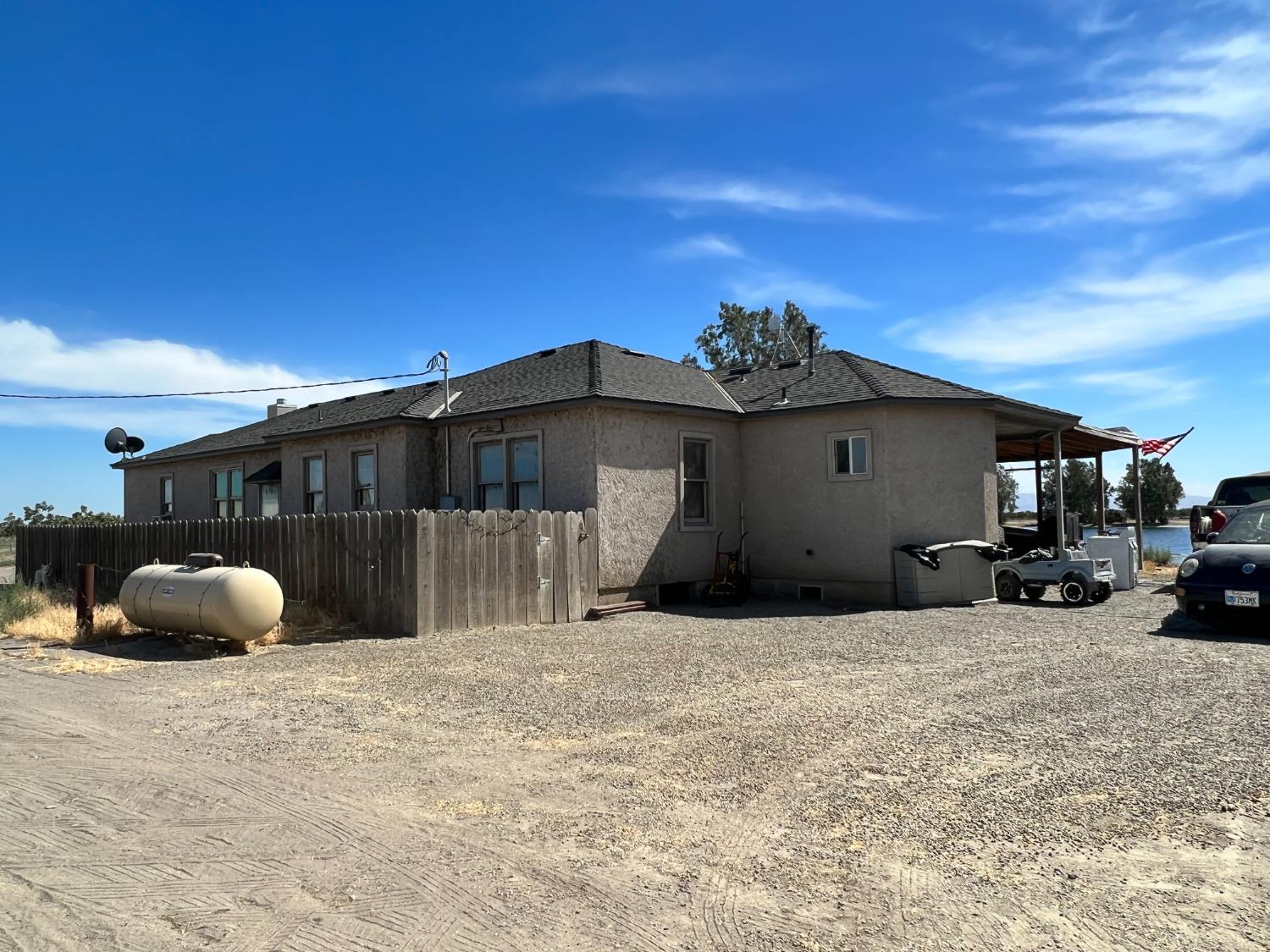 25999 W Whitesbridge Avenue
