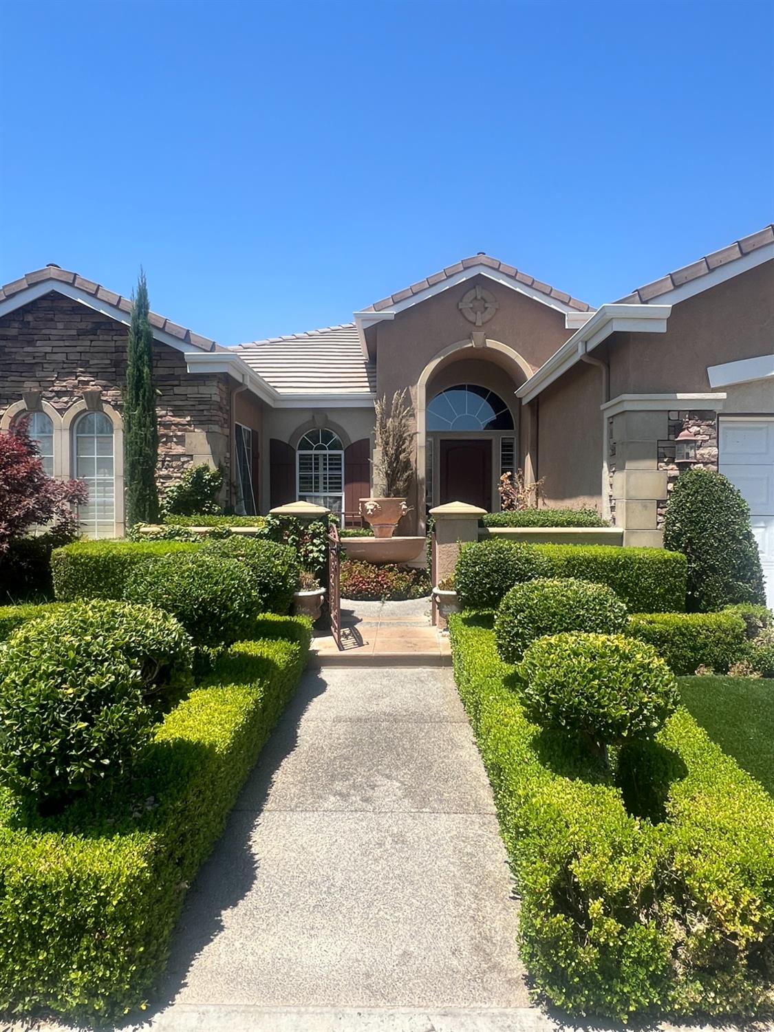 2154 W Via Cipressi