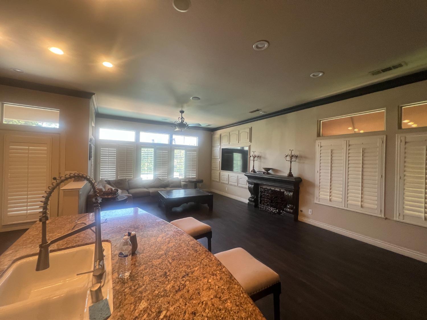 2154 W Via Cipressi