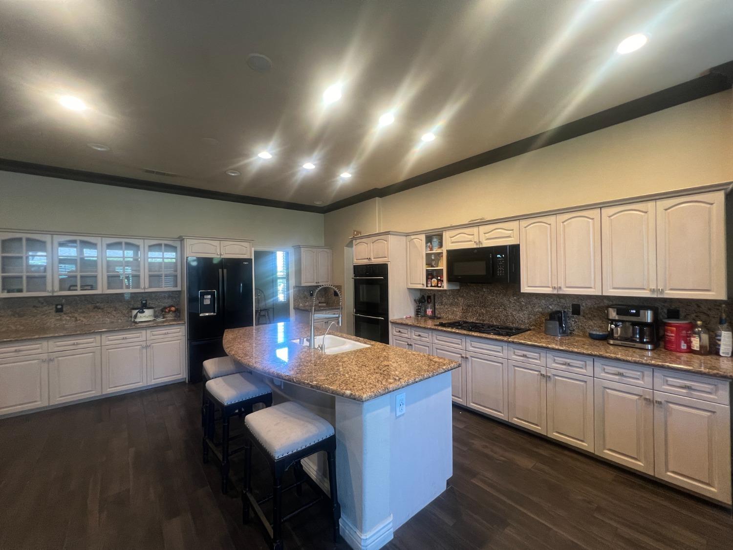 2154 W Via Cipressi