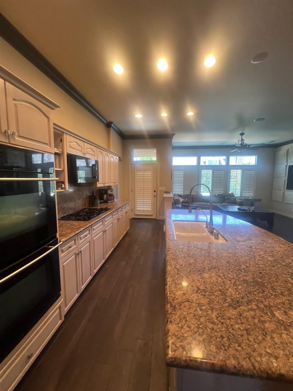 2154 W Via Cipressi