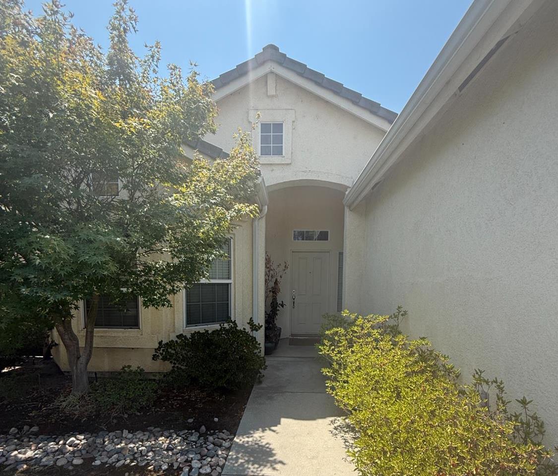 1039 E Oakmont Avenue