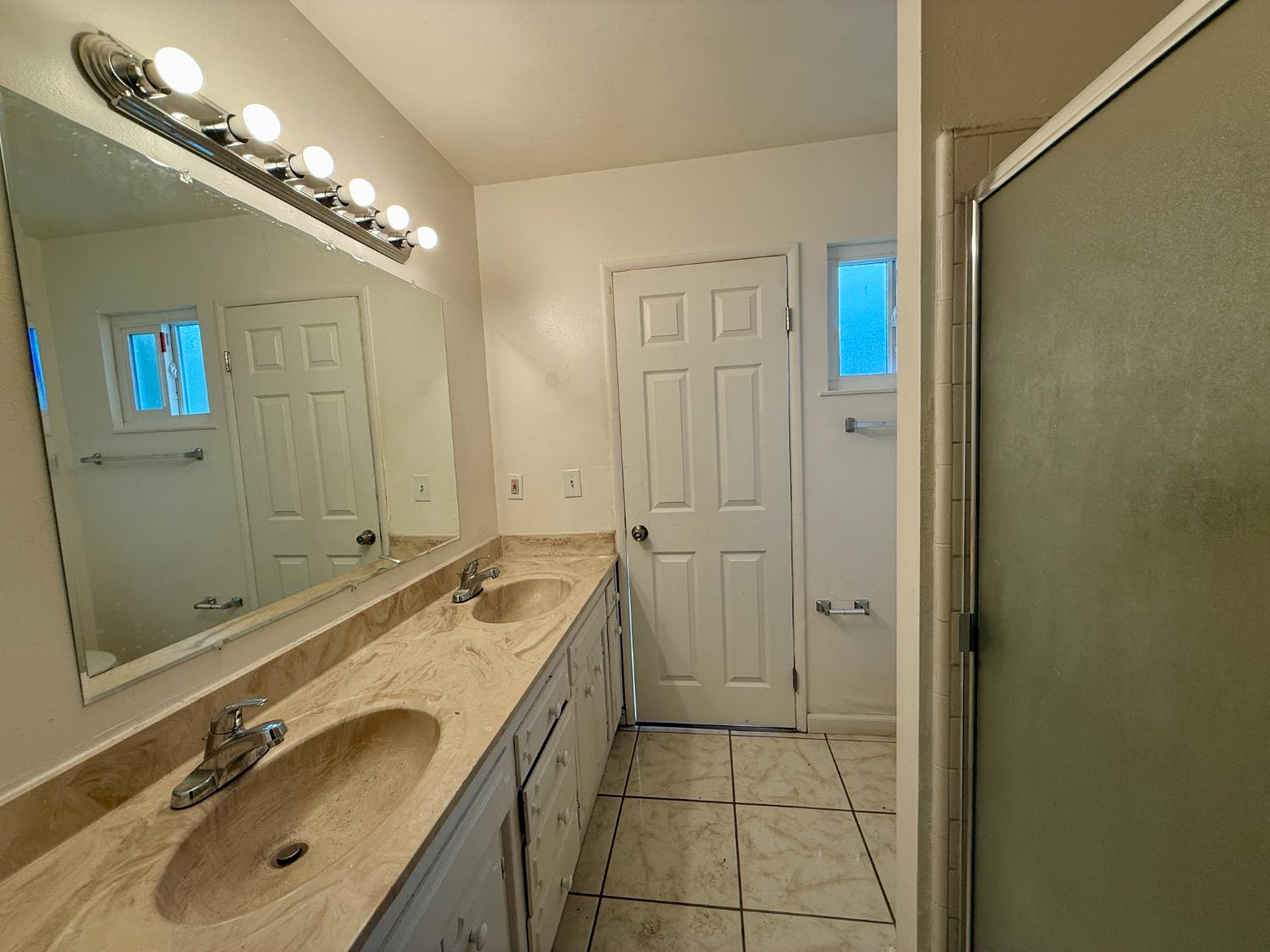 4382 N Crystal Avenue