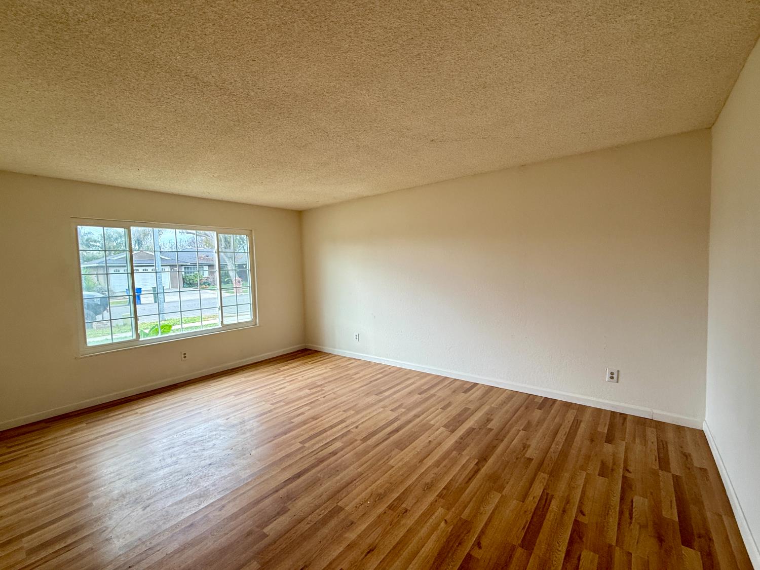 4382 N Crystal Avenue