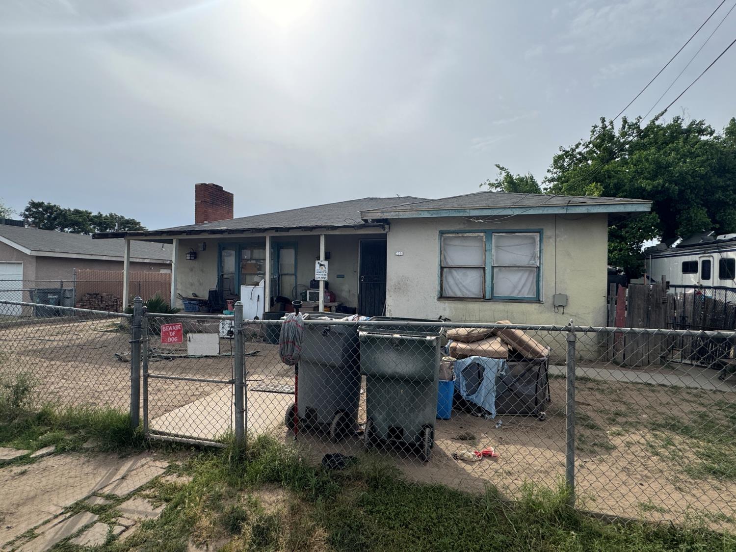 909 W Belmont Avenue