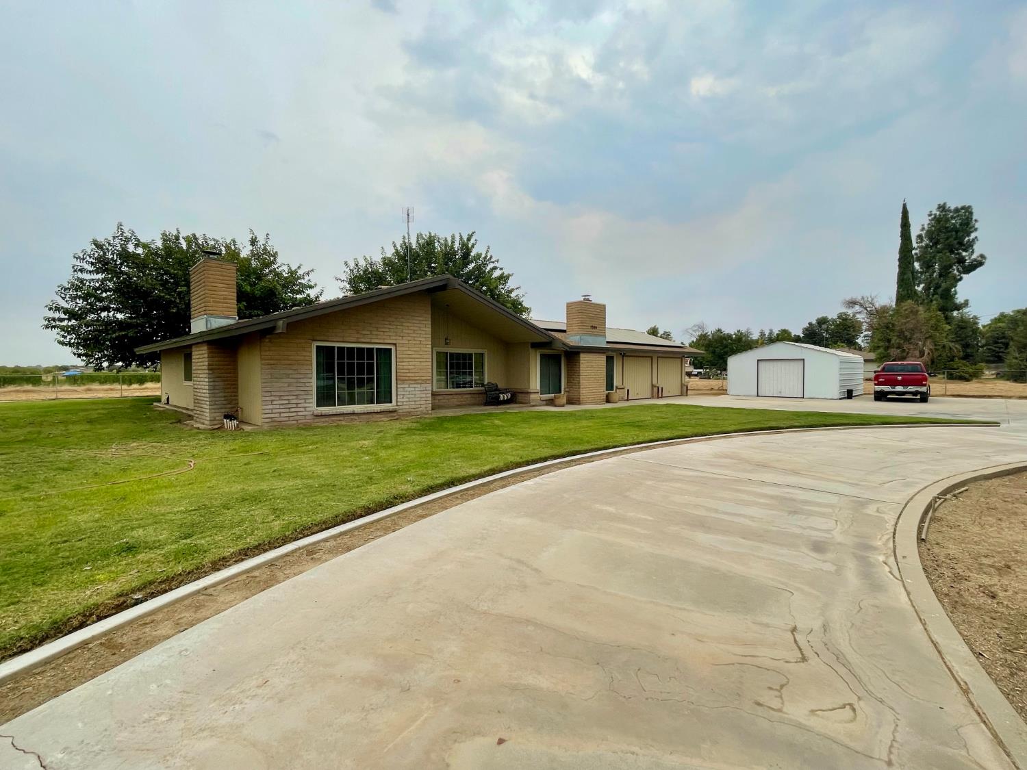 5306 W Belmont