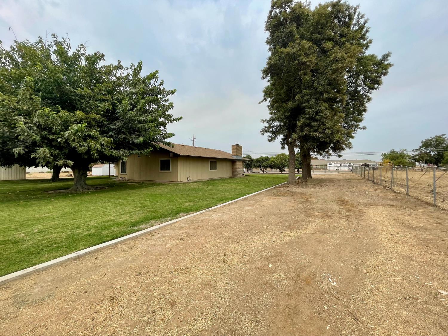 5306 W Belmont