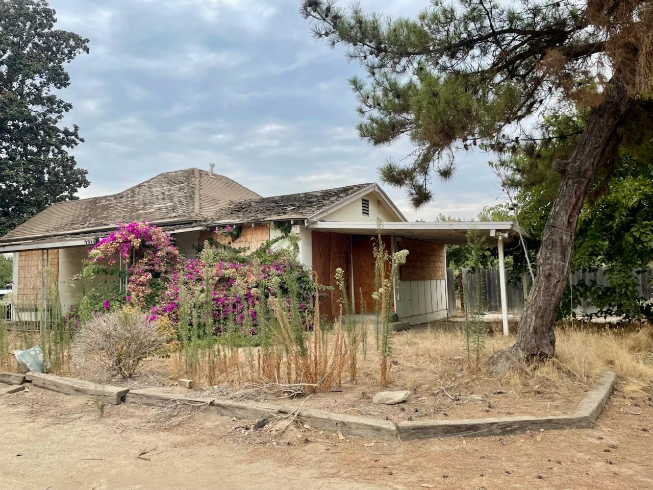 2818 N Madera Avenue
