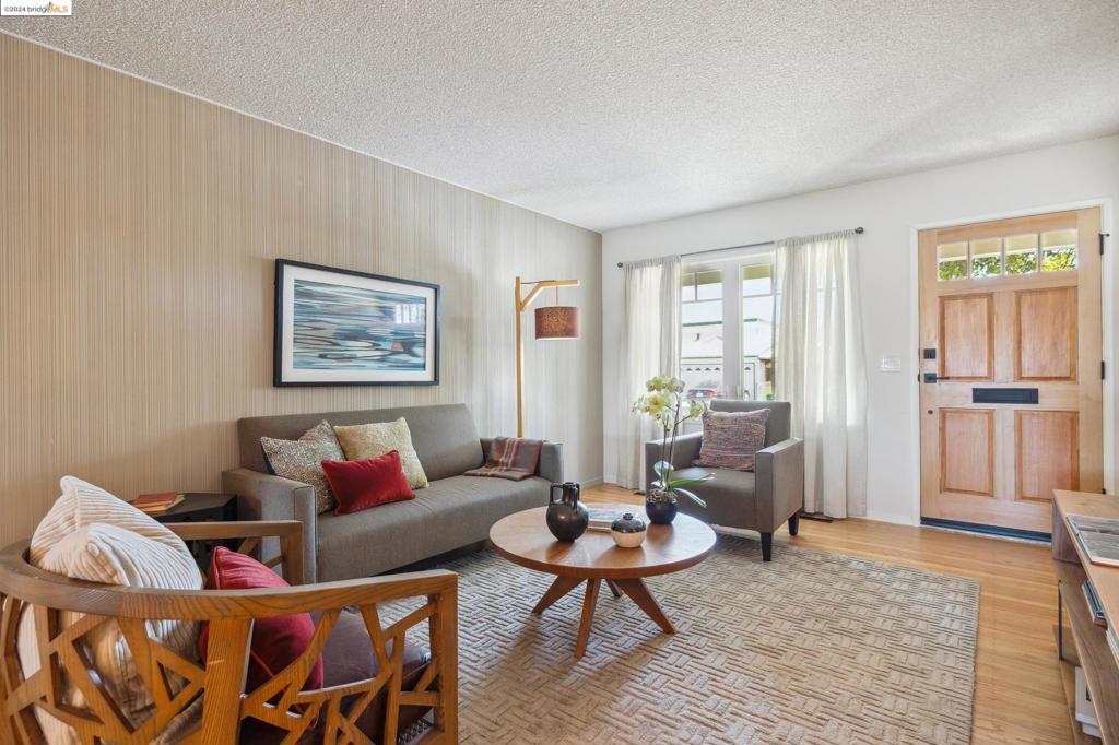 1081 Seymore Pl