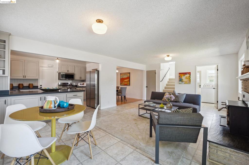 1081 Seymore Pl