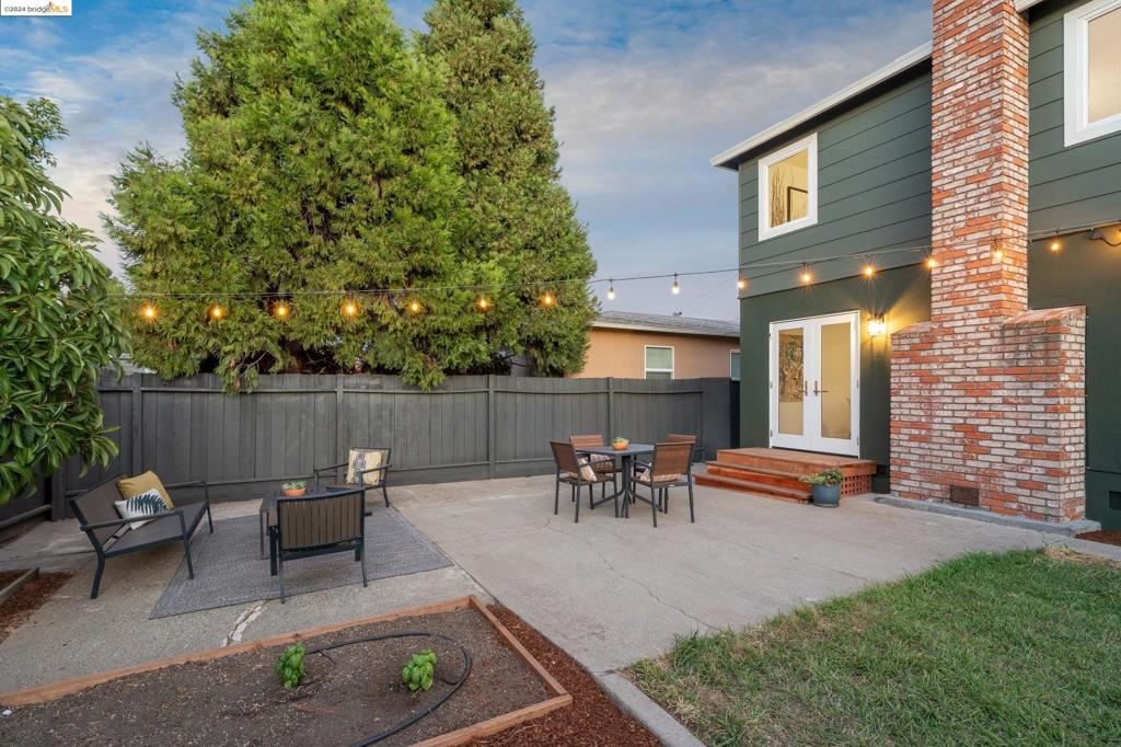 1081 Seymore Pl