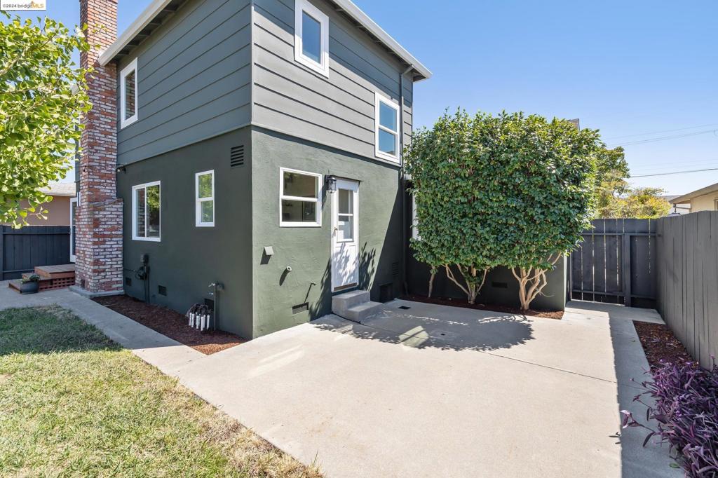 1081 Seymore Pl
