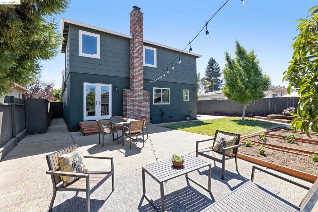 1081 Seymore Pl