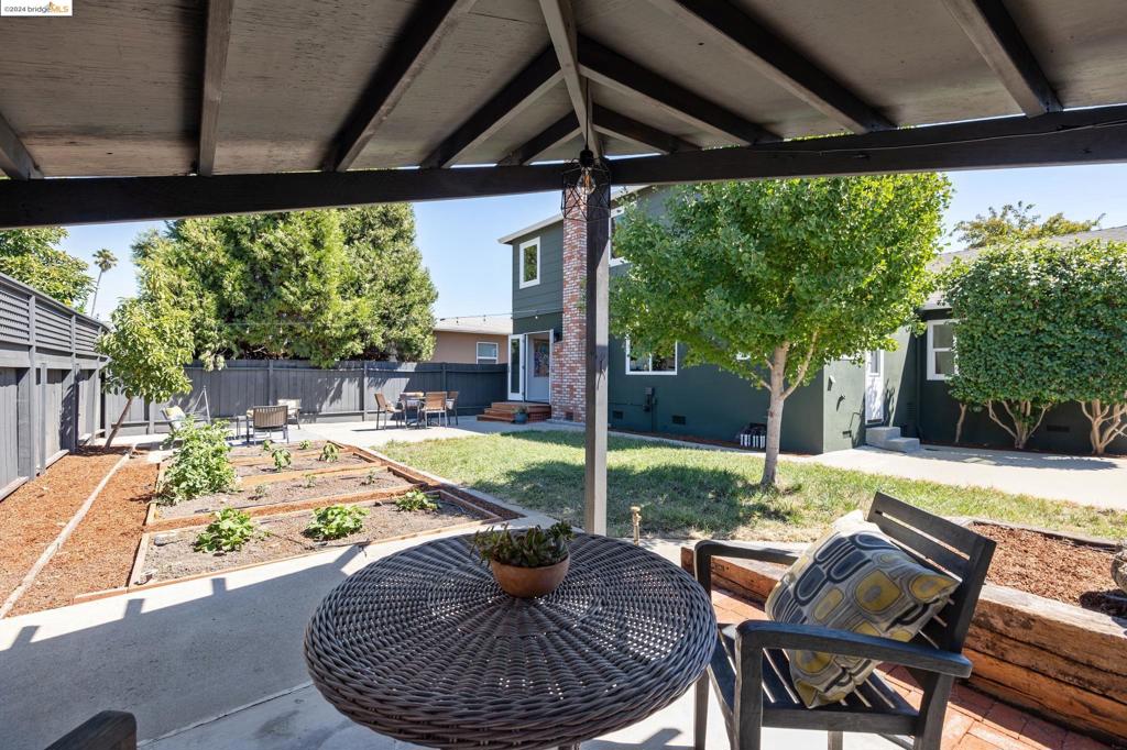 1081 Seymore Pl