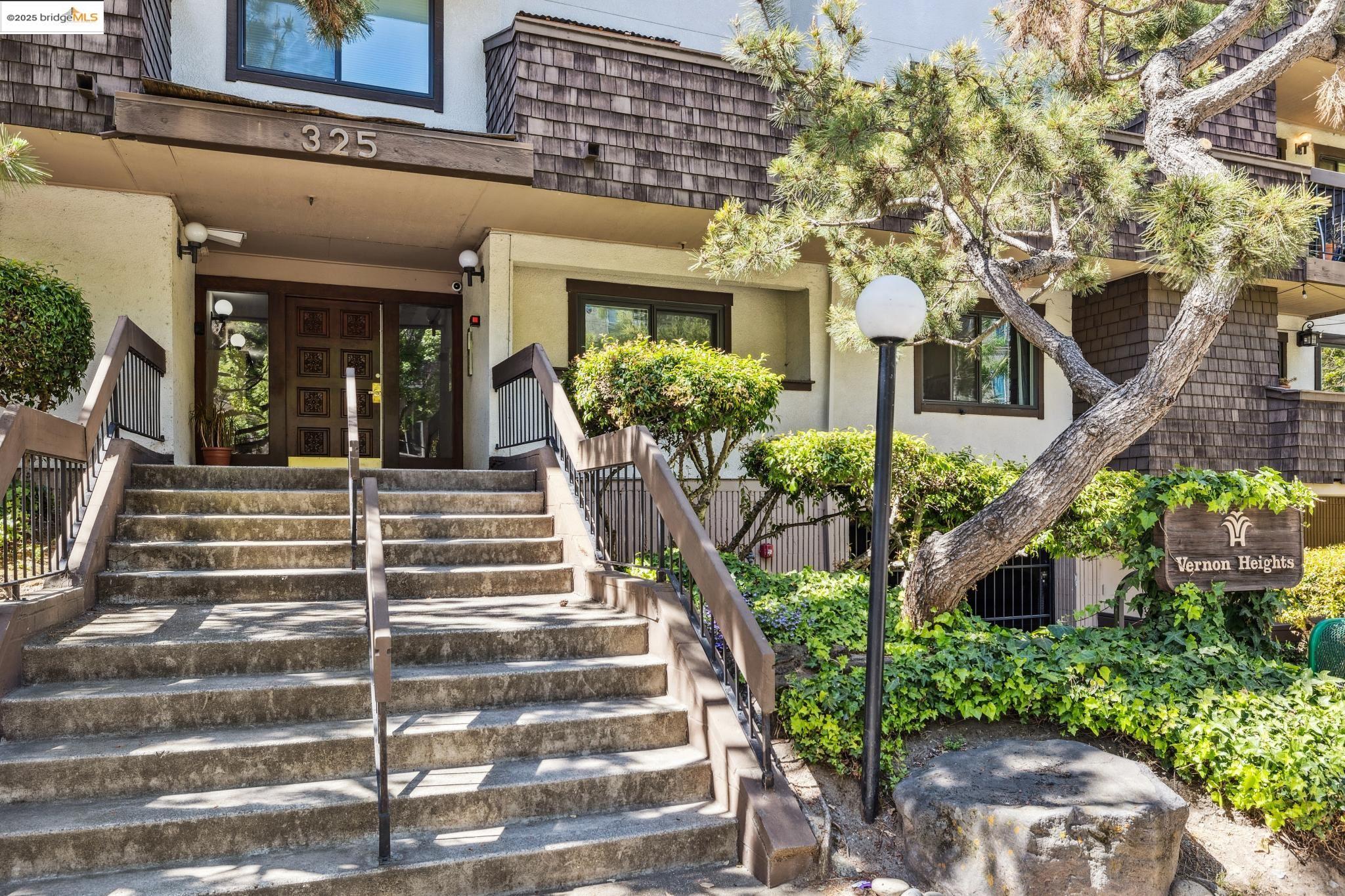 325 Vernon St # 301