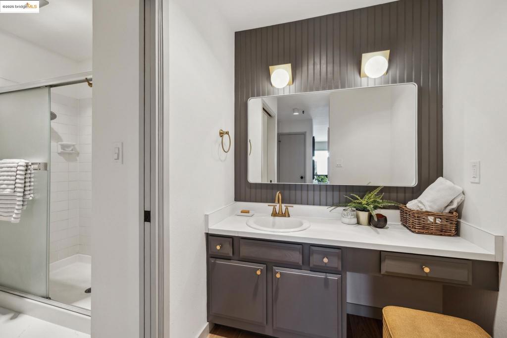 325 Vernon St 301