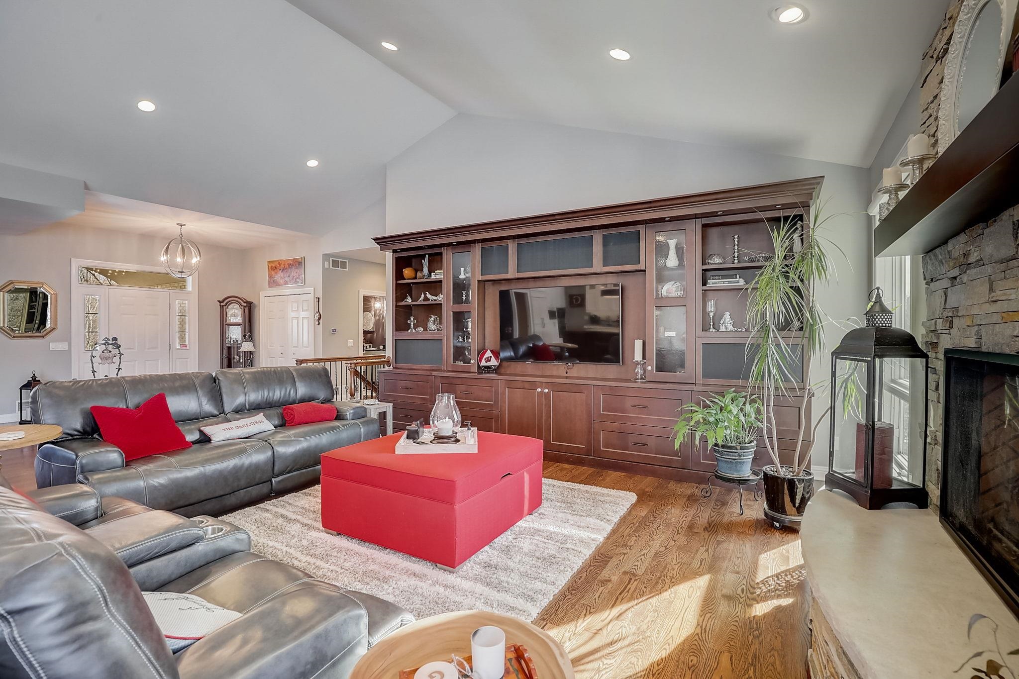 1806 Hidden Hill Drive