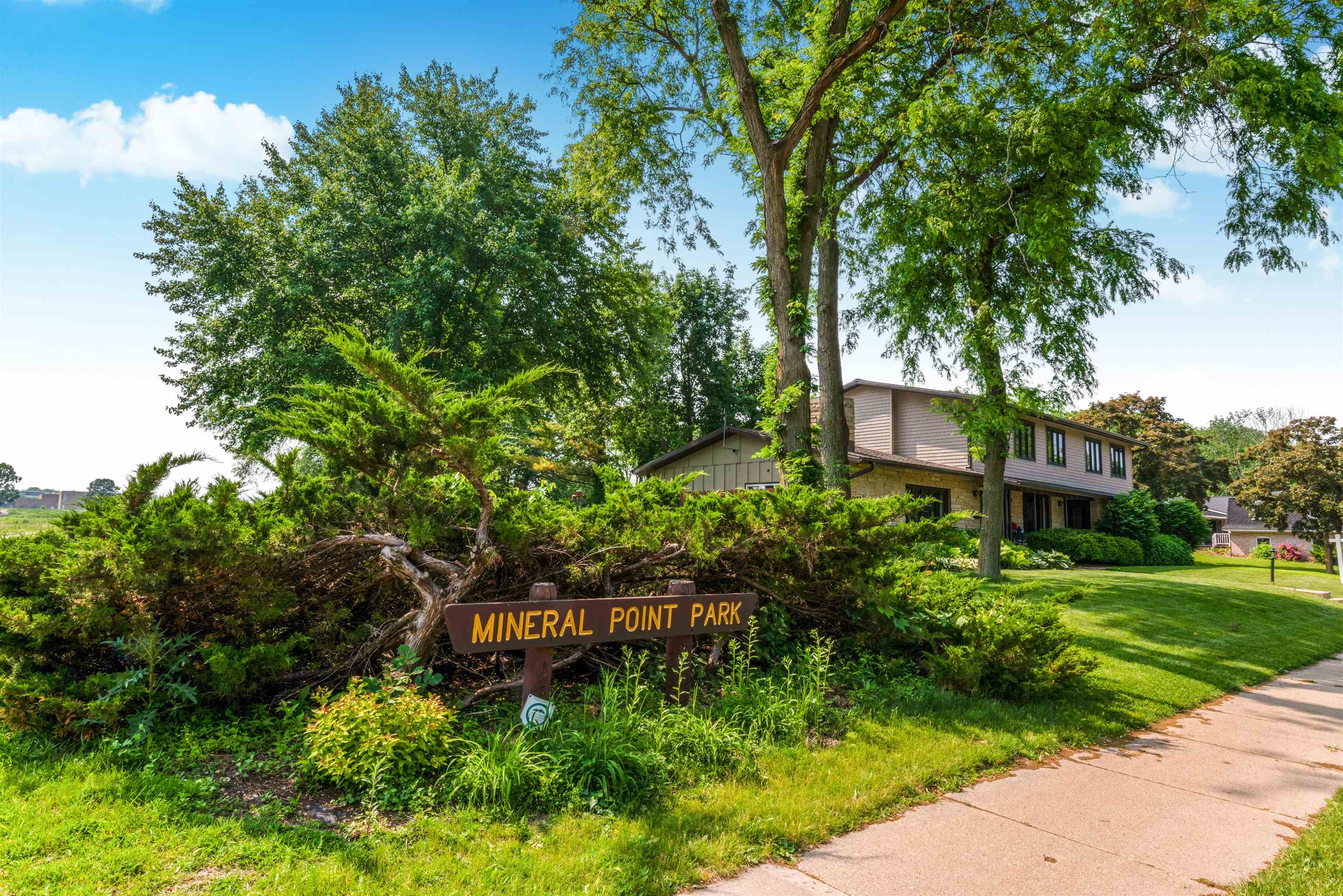 122 S Yellowstone Drive