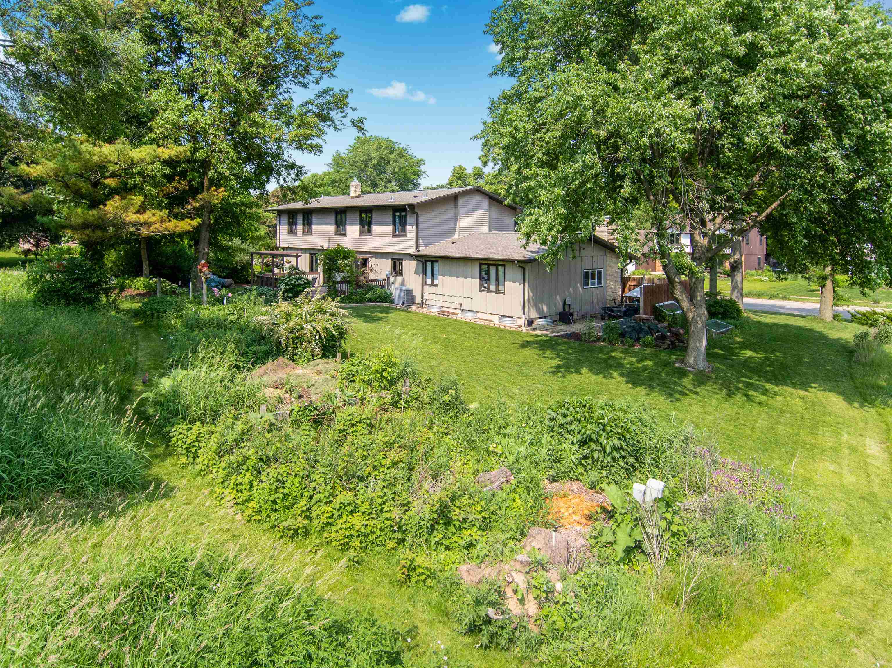 122 S Yellowstone Drive